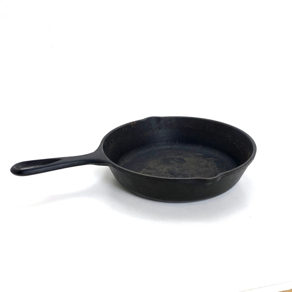Lodge USA 8 Inch Skillet 5SK With Pour Spouts 2 In Deep